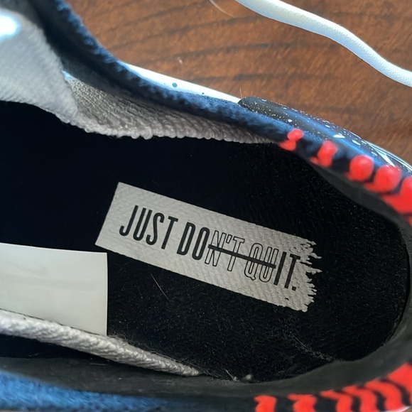 Nike women’s size 7 sneakers canvas lightweight… Black and white with neon trim - Picture 4 of 5